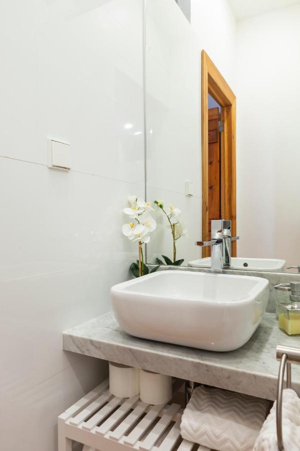 Alfama Terrace Apartment With Authentic XVIII Tiles And Historic Notes 3 Bedrooms & 2 Bathrooms Ac 리스본 외부 사진